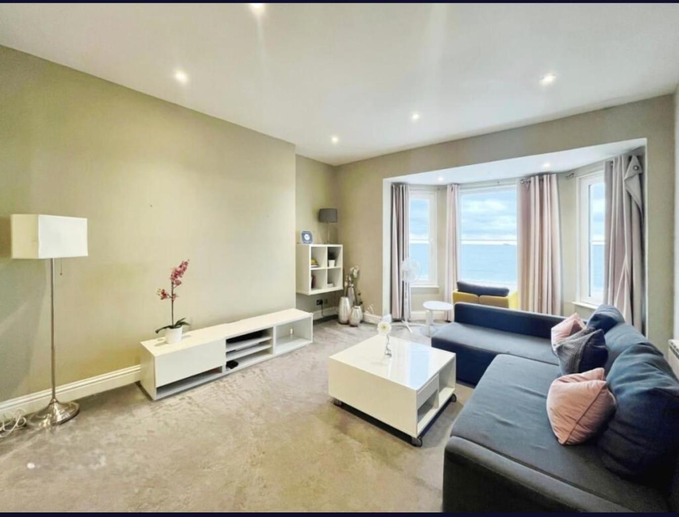 Stones Throw From The Beach - Stunning Sea View พอร์ตสมัธ ภายนอก รูปภาพ